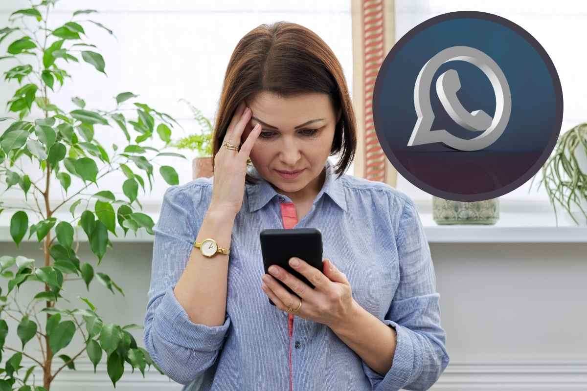 Donna preoccupata al cellulare