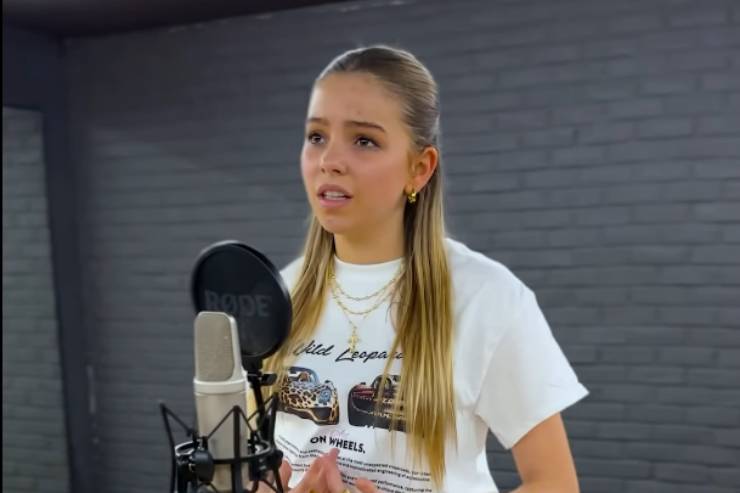 Emilia Holliday canta Beautiful Things