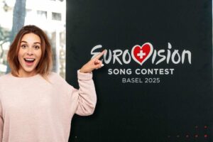 Eurovision Song Contest logo e donna che indica
