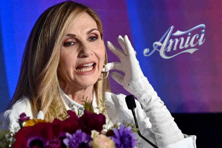 Lorella Cuccarini e logo Amici