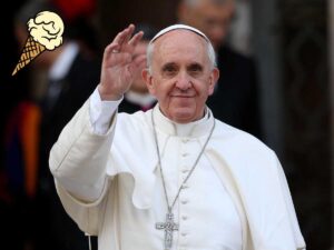 Papa Francesco saluta i fedeli